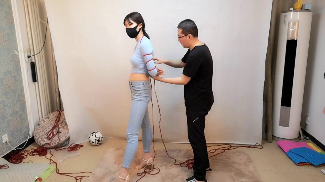 杨蕊 牛仔裤紧缚的 诱惑-1