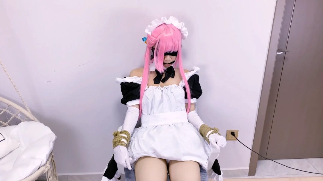 《路崽子历险记》-后藤一里cos+被双手双脚分别捆在椅子扶手的凳脚上+丝袜蒙眼+丝袜堵嘴再勒嘴+放置挣扎等等-3