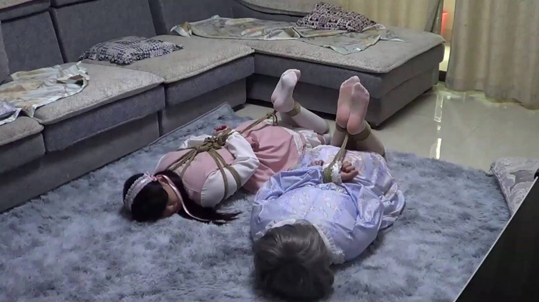 00后姐妹花 玉箫 可可姐妹 可爱OL娘 互绑喂零食 互相解缚失败被欺负-7