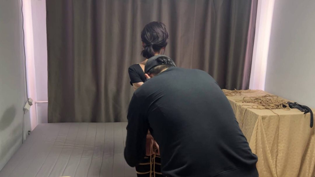 并肘蛇缚驷马黑丝舞蹈服小妹-3