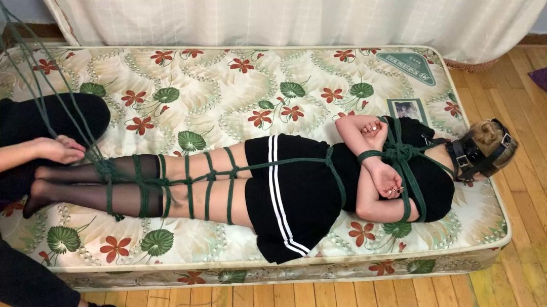 水手服萌妹柚子蛇缚暴力承压驷马，越玩越暴力是个坏习惯！-6