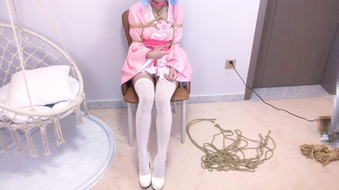 【嗷大喵】-《路崽日记》-蕾姆cos+胸缚胸前手腕捆住+蟹缚折腿捆+电击电到手指抽搐流口水+分腿吊腿缚+口球+解开展示+日式紧缚+多节并腿缚-8