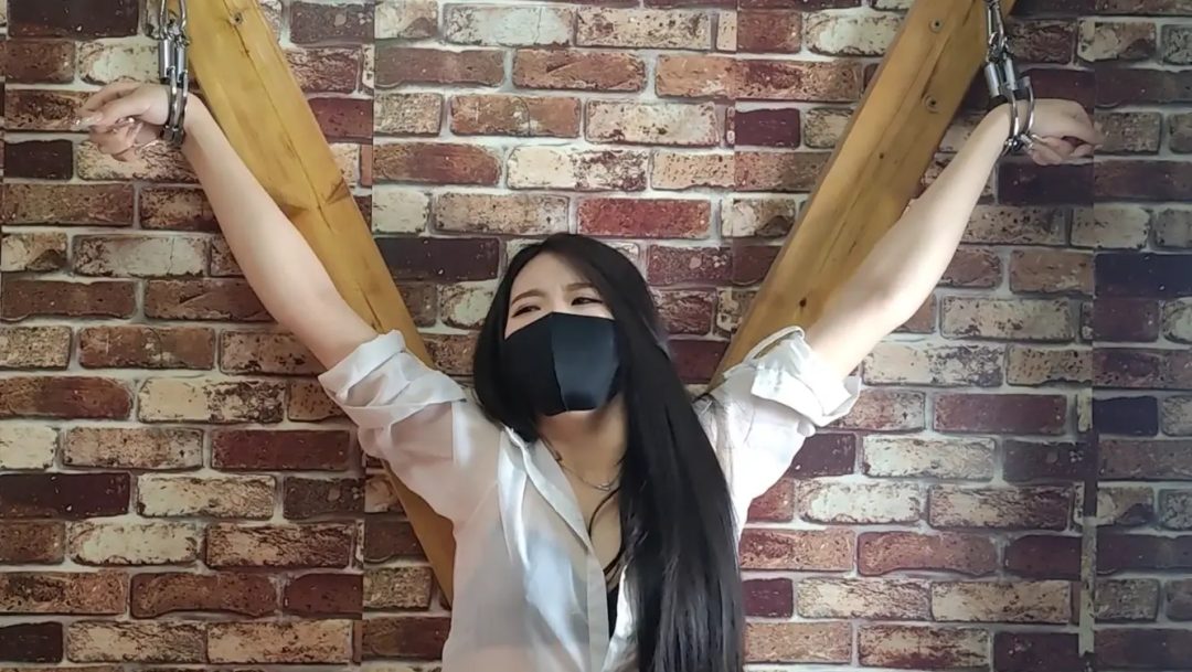 杨蕊 叉架极限四肢固定的折磨-1