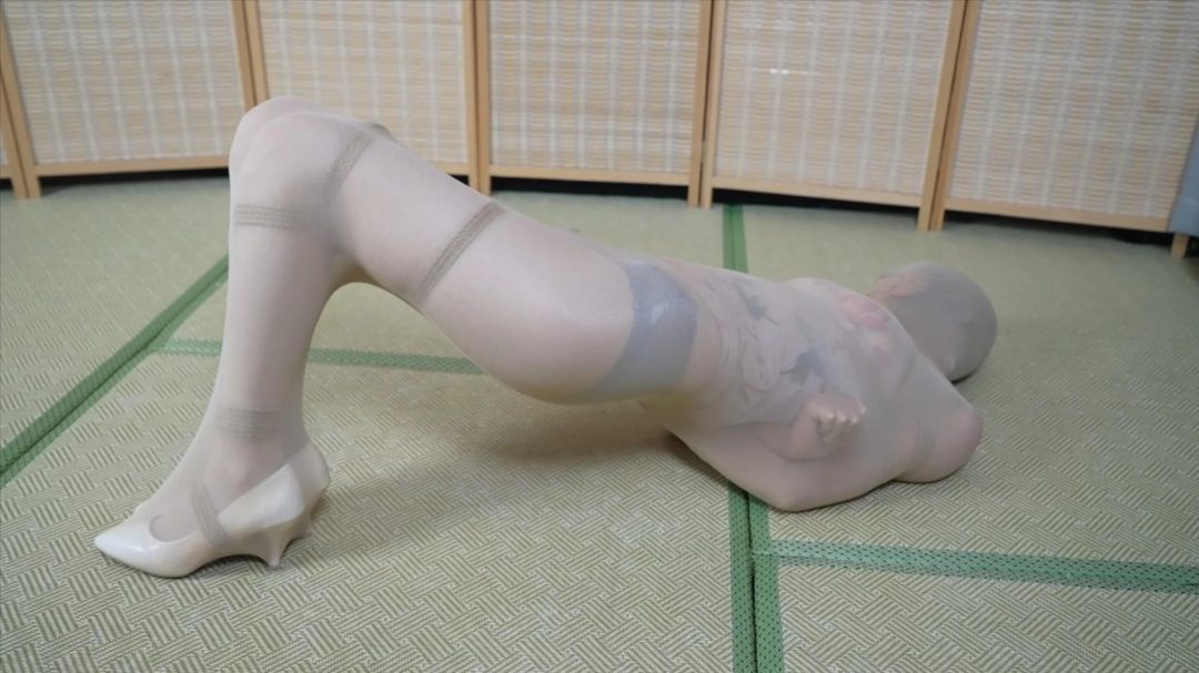 象人定拍-嗷嗷-油亮丝袜高跟，全身紧缚后套两层全包丝袜-10