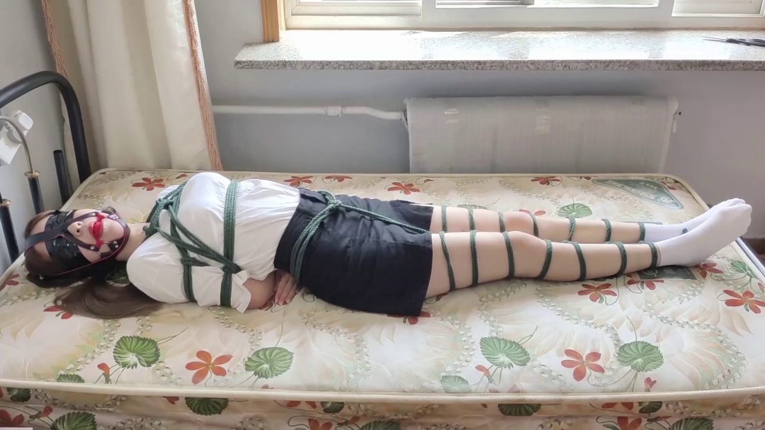 假装外出的弃置实验，大长腿丹丹蛇缚，口球堵嘴真实求救-6