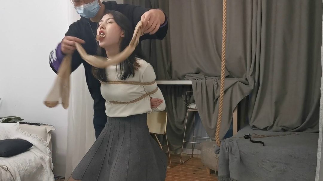 定拍莞尔OL装黑丝多种方式堵嘴-6