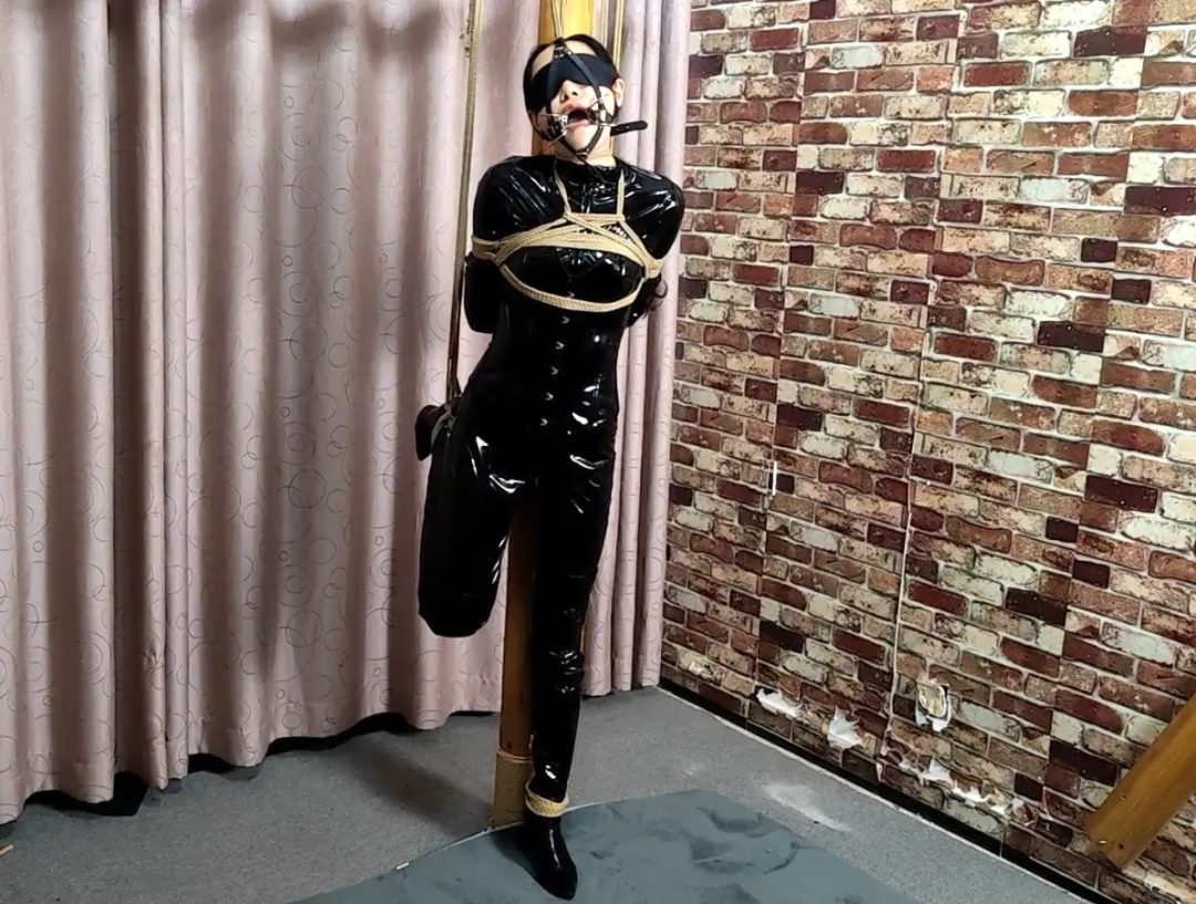 雅熙 黑胶皮马甲柱子固定-3