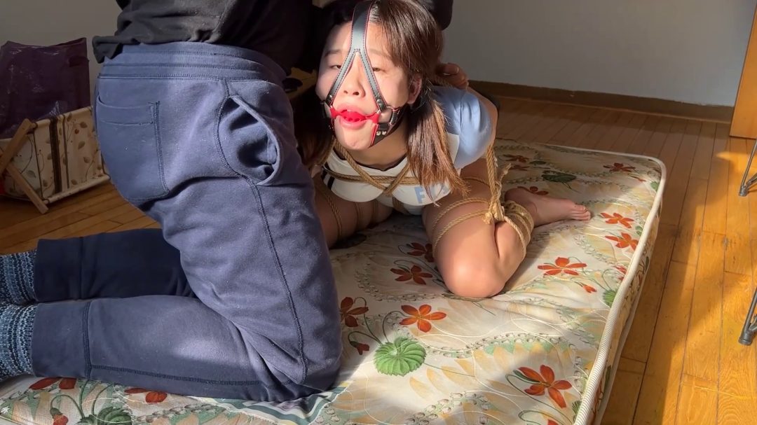 小冉超级跪缚指铐超堵嘴-5