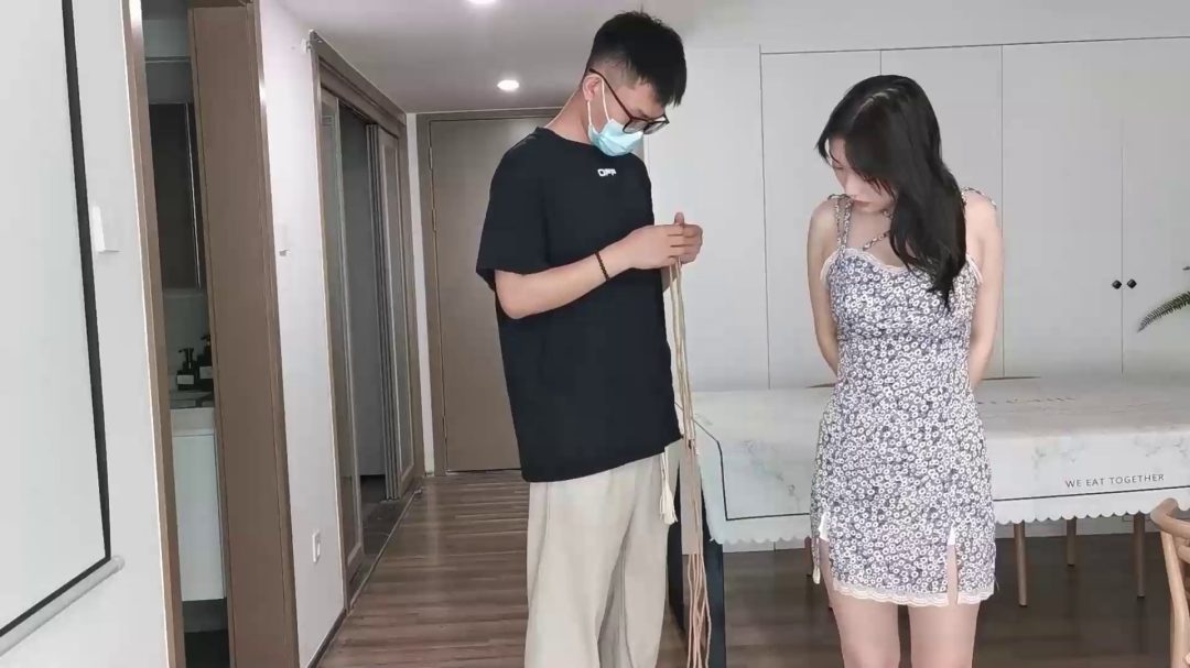 尤涵碎花吊带裙直臂驷马真实放置-1