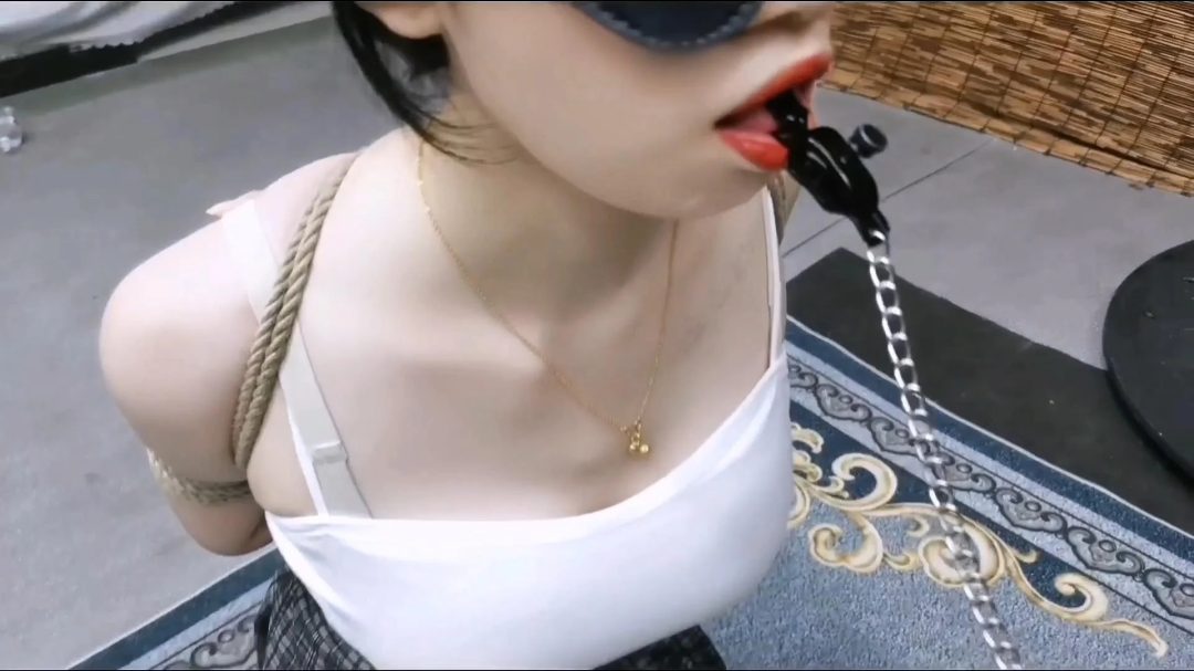 柔仙儿和艺仙儿夹舌拔河比赛又开始了-11