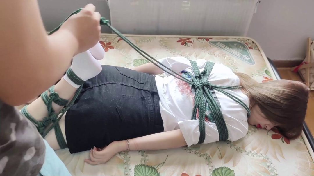 丹丹的超紧驷马初绑放置，肤白貌美，模特身材-7