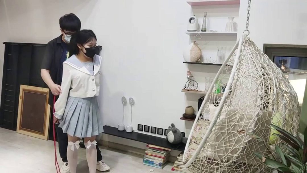 约绑18岁小女生松子，小话痨一个-1