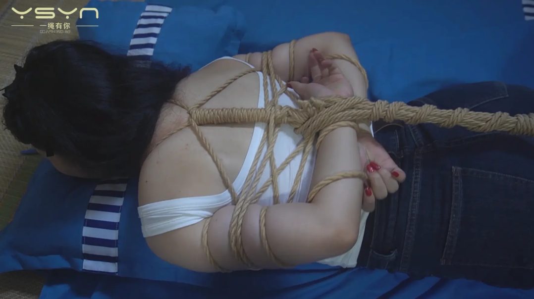 【最后72小时】一个要被执行注射死刑的漂亮女孩在女监最后72小时经历重拷放风金属架五花驷马紧敷脚趾扎带-9