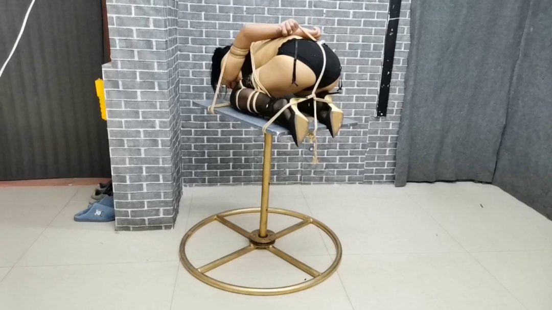 云儿 紧缚挣扎 刑架强制失禁-5