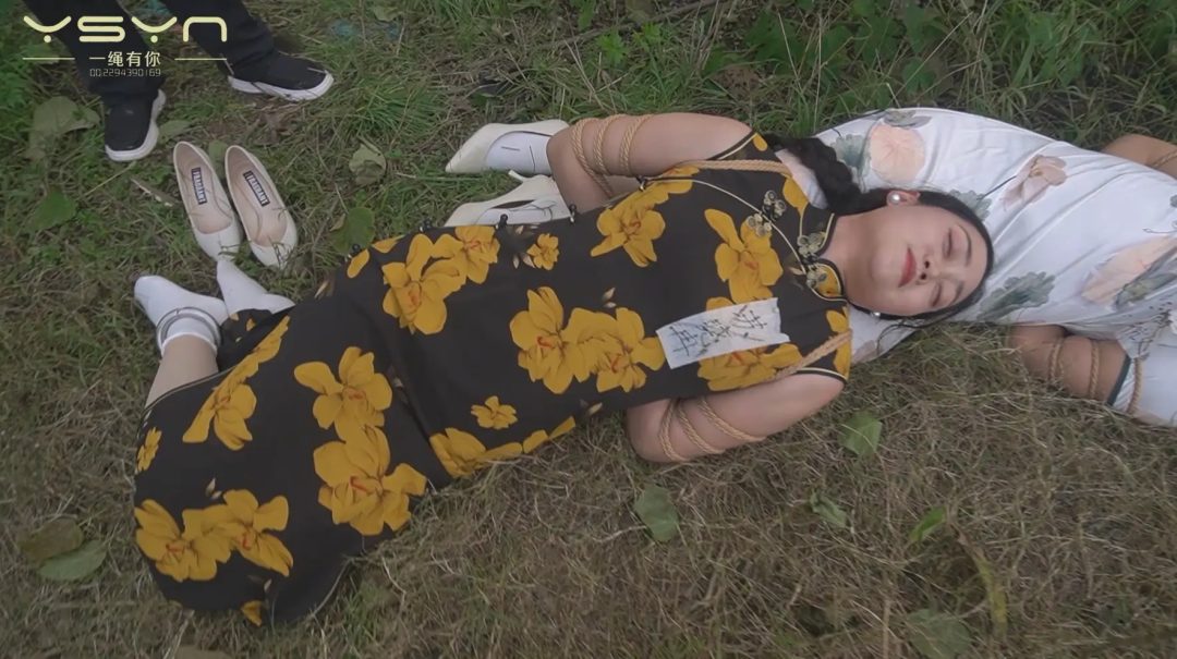 【秋霜姐妹魂】旗袍姐妹戴着枷锁押送刑房各种酷刑诱惑使其招认但面对各种刑具信仰不曾不动摇-10