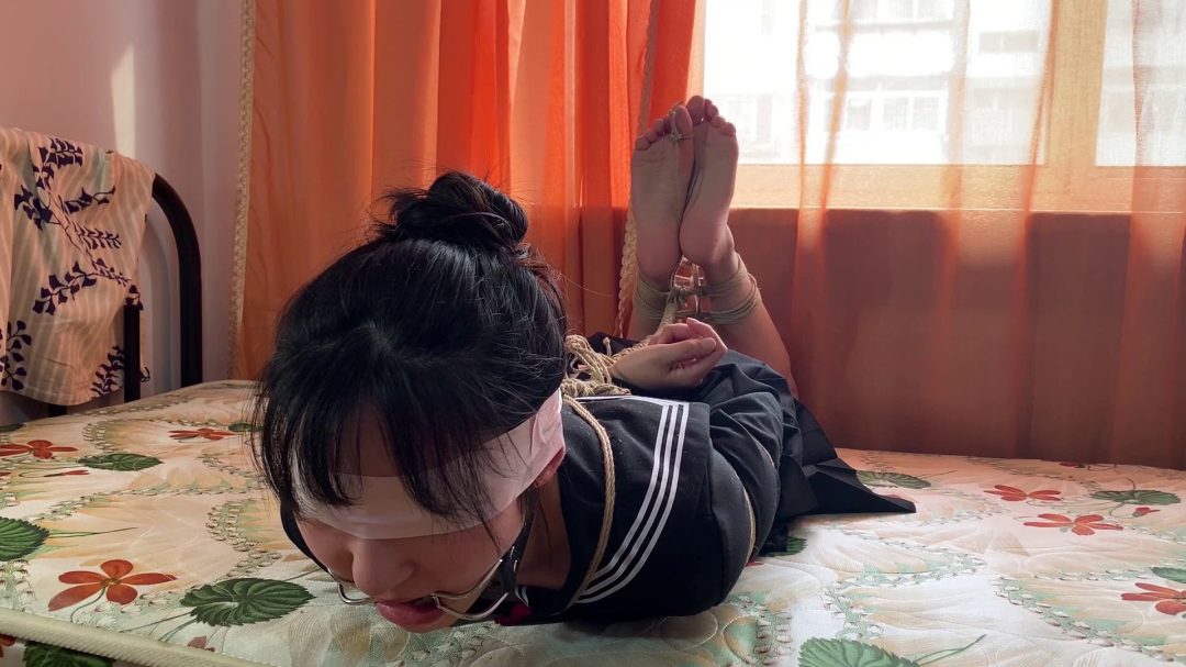 糖糖大长腿裸足驷马受缚-8