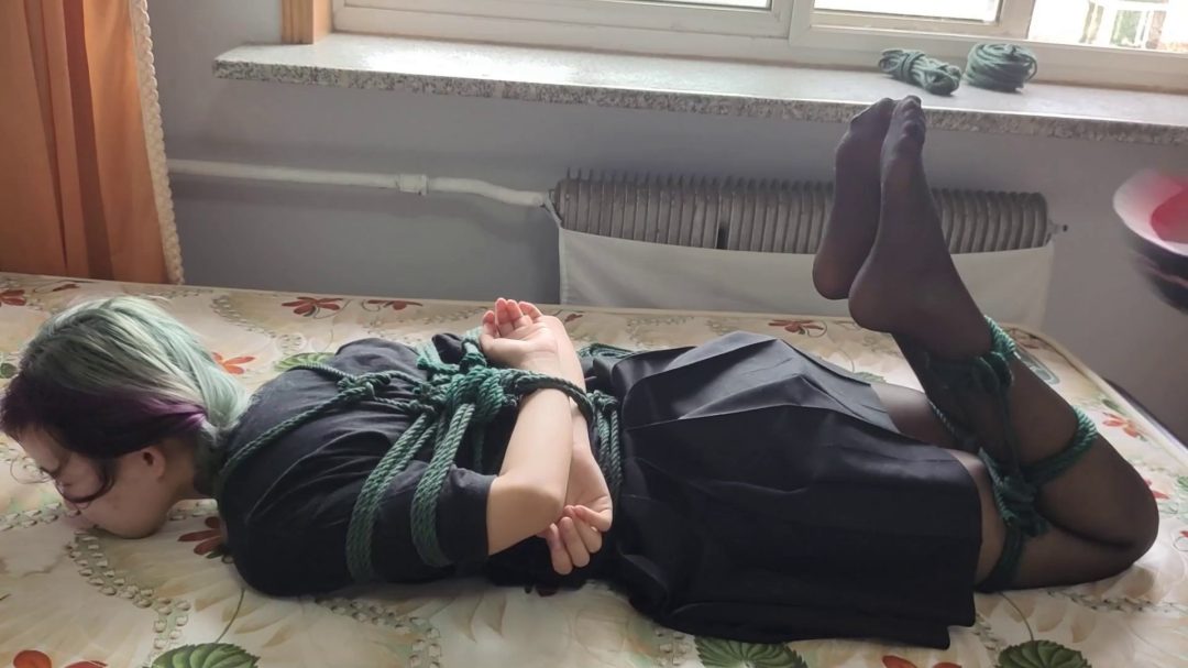 月潇 黑丝超紧驷马放置流口水堵嘴-3