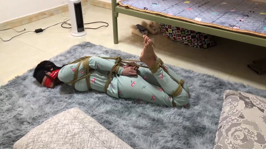 00后 红豆 睡衣马尾新造型 极品身材大长腿 直臂驷马绑着玩-6