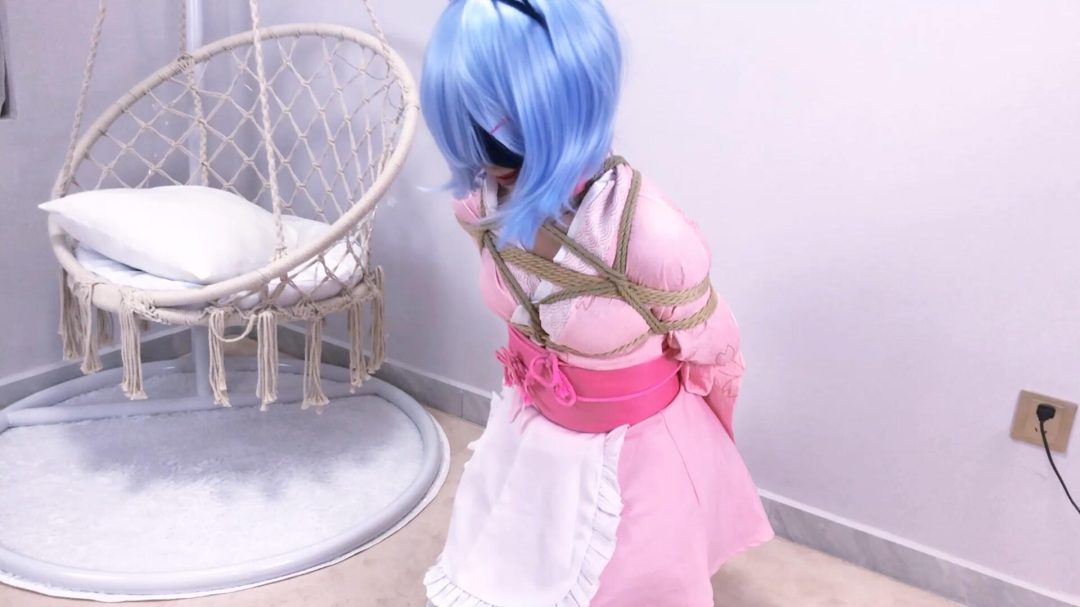 【嗷大喵】-《路崽日记》-蕾姆cos+胸缚胸前手腕捆住+蟹缚折腿捆+电击电到手指抽搐流口水+分腿吊腿缚+口球+解开展示+日式紧缚+多节并腿缚-11