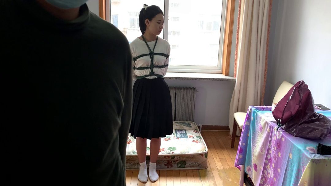 妹子体验捆绑，白棉袜日式驷马挣扎-2