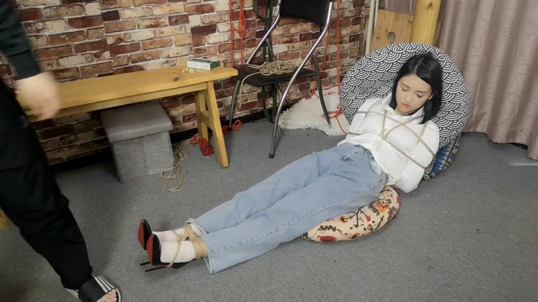 嘉文 被捆绑的牛仔裤-3