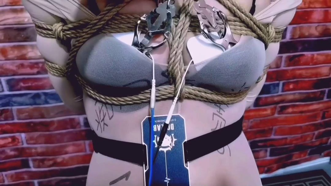 妍儿站立电击-4