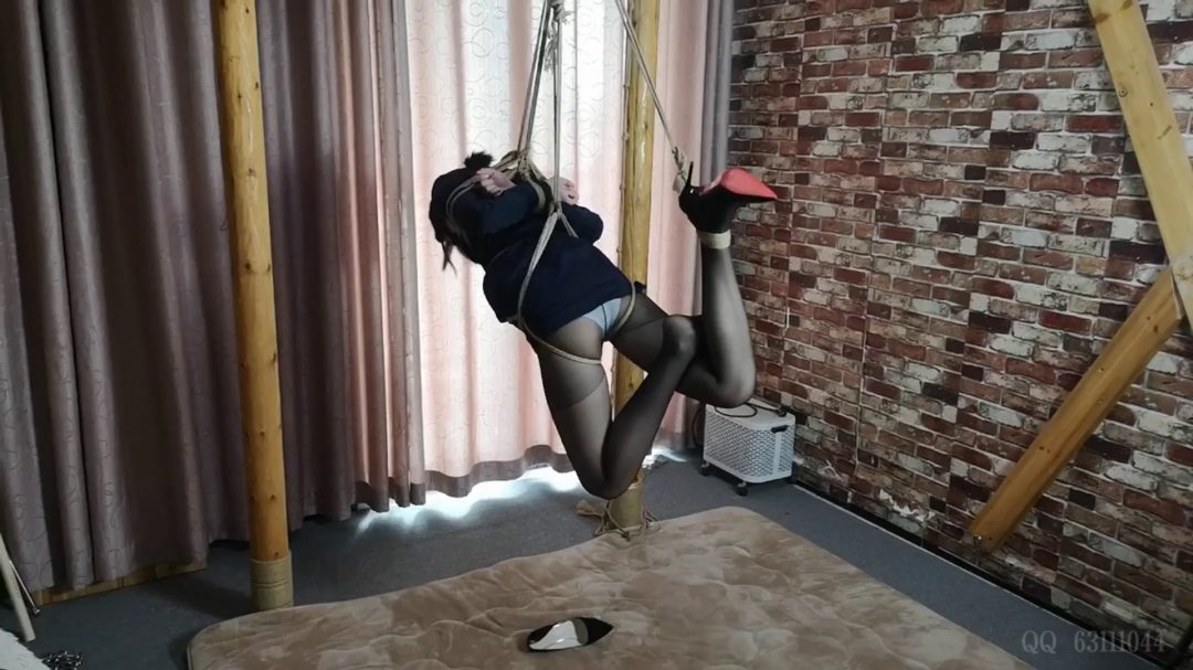 杨蕊 职业装黑西服吊绑-4