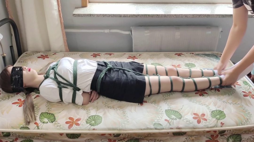 假装外出的弃置实验，大长腿丹丹蛇缚，口球堵嘴真实求救-3