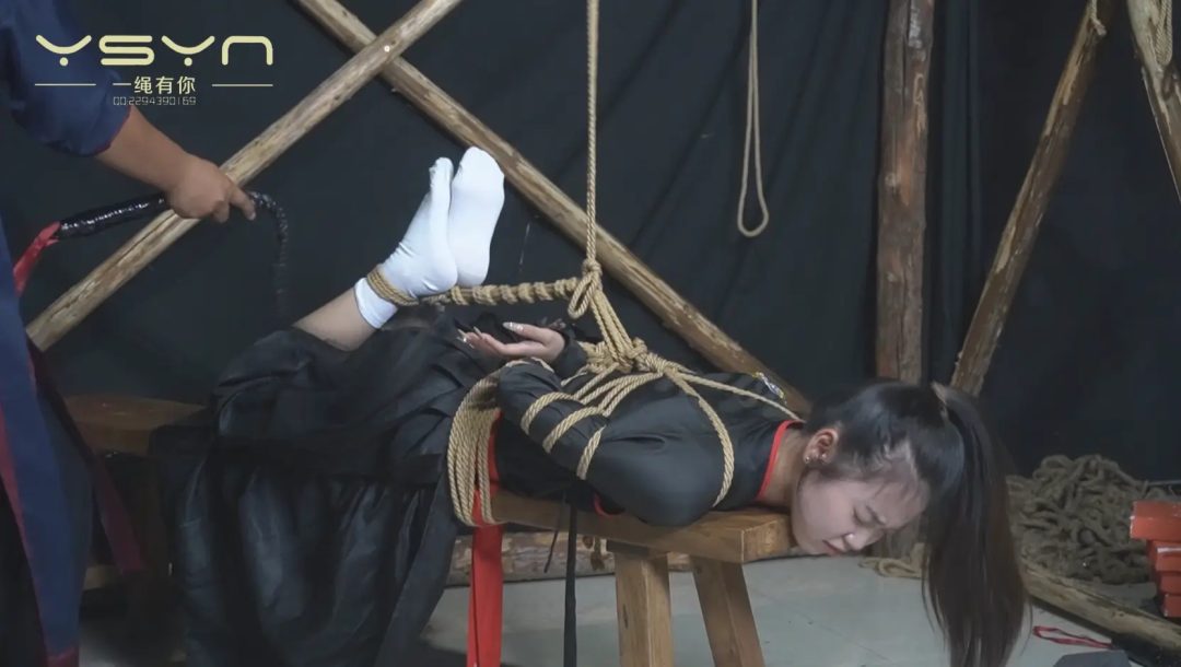 【侠女风华】女捕快押送犯人故意逃脱被问责惩罚戴上木伽打板子骑木马五花驷马鞭打挠脚心压杠子绞刑-7