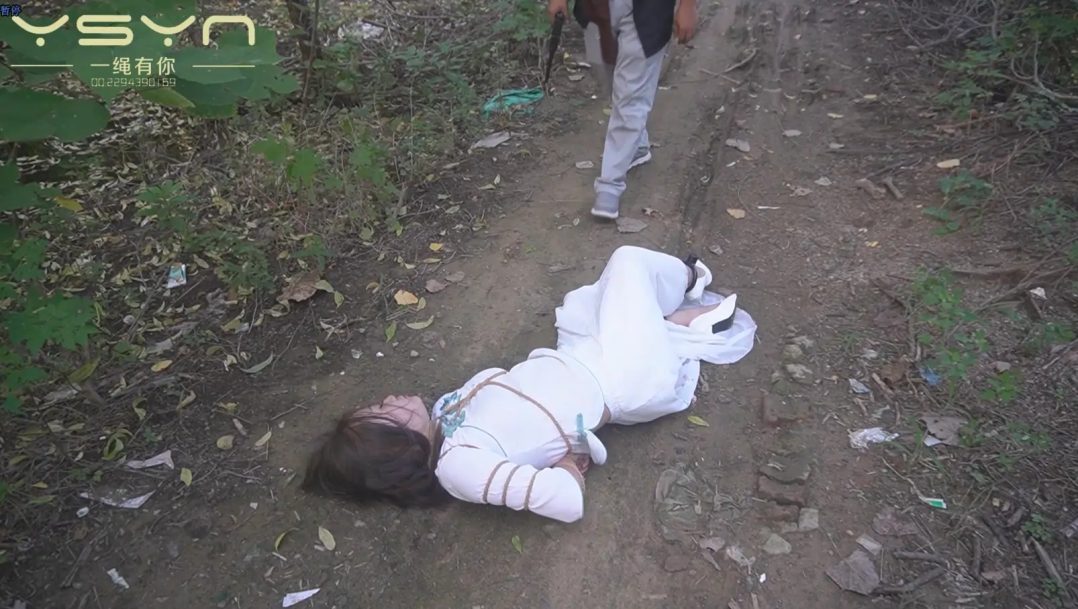 【勇闯虎穴】舍身救父深入匪窝惨遭各种鬼门关刑具虐待后被枪毙-9