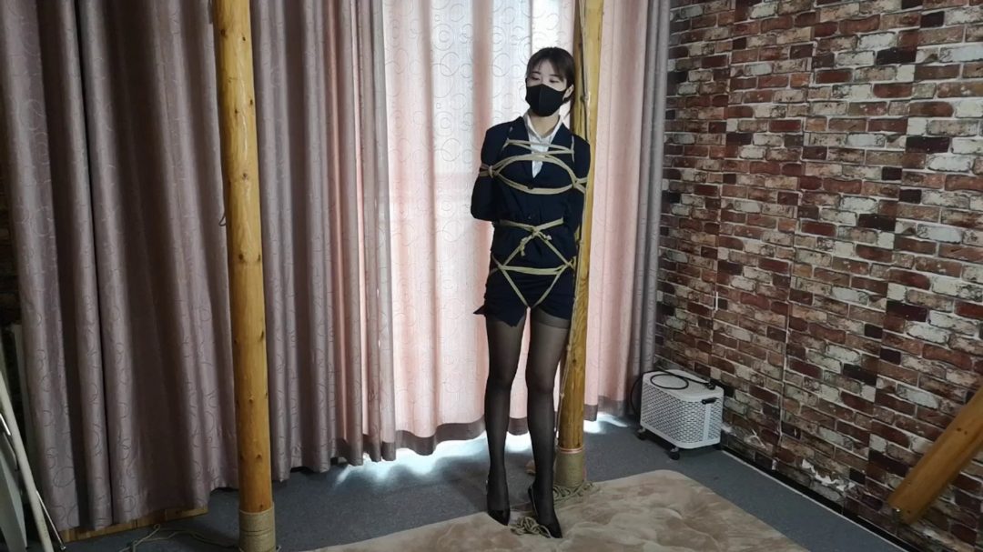 杨蕊 职业装黑西服吊绑-1