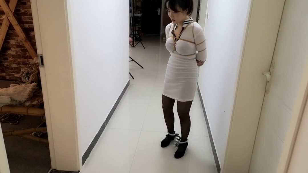 紫依 女烈 戴重镣的老虎凳-2