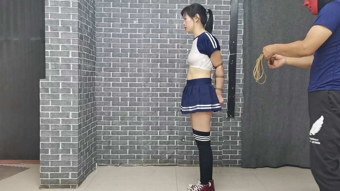 新模静依是个绳艺爱好者，五花、直臂紧缚-5