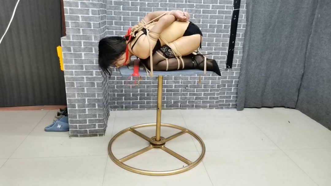 云儿 紧缚挣扎 刑架强制失禁-6