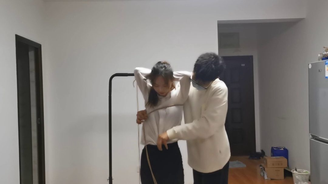 定拍甜妹雨琪紧缚实验-2