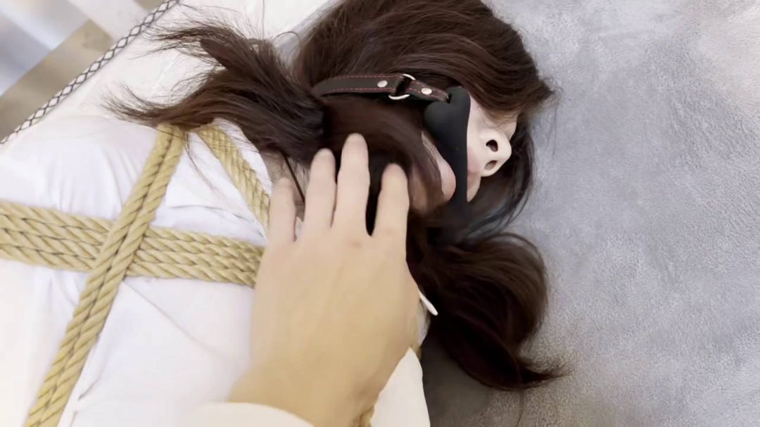 ol美女下班被入室捆绑折磨十天-6