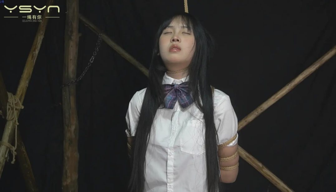 漂亮的JK女孩婷婷犯下罪行被关押审讯惩罚后供认不讳被执行绞之刑仔细验尸摆弄-1