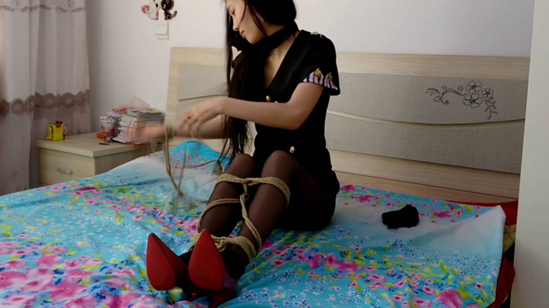 美女魔术师小雪之自缚陷阱-2