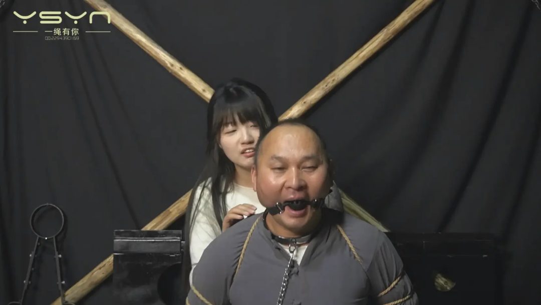 【海龟男友的沉侵式体验】小雅这次带来的是自己的海龟男朋友来体验各种金属木伽捆绑骑马骑脖子戴口球打脸-8