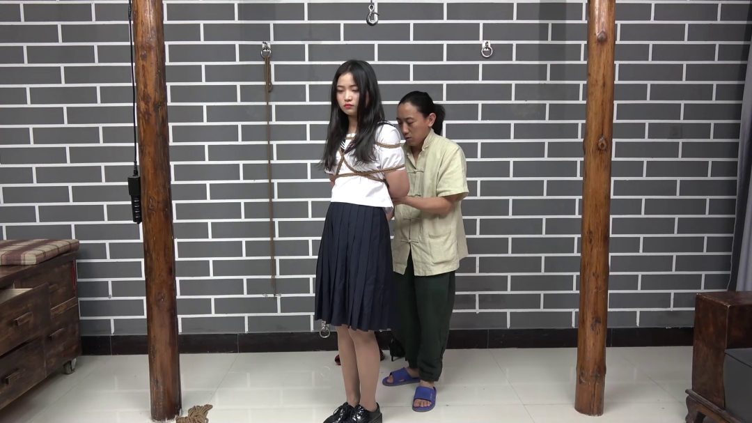 985女大学生绳模之路-3