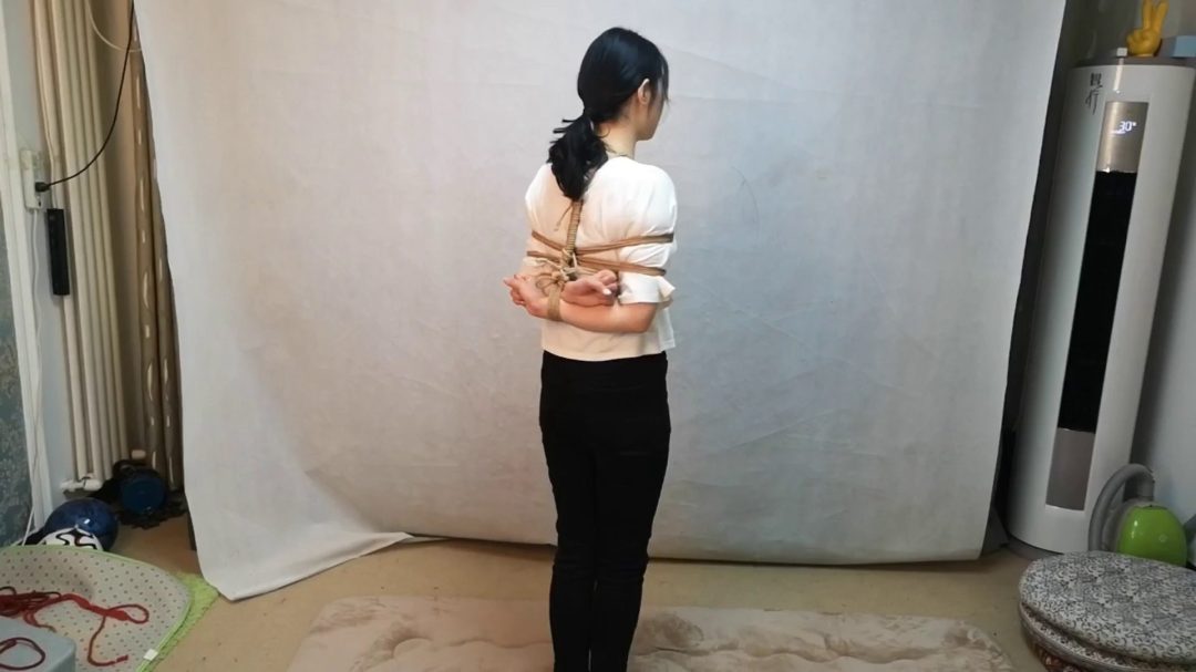 丰满的林秋 白短衫 団缚-4