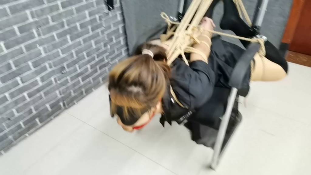 云儿椅子驷马紧缚 肛勾 蒙眼 口球 TK 鞭打-3