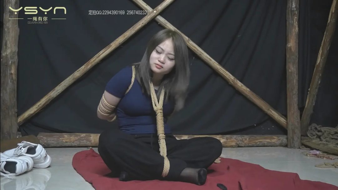 【神秘的消失】漂亮的大眼睛女孩被捂晕装麻袋转晕要吐直臂未果五花团缚龟甲敷-3