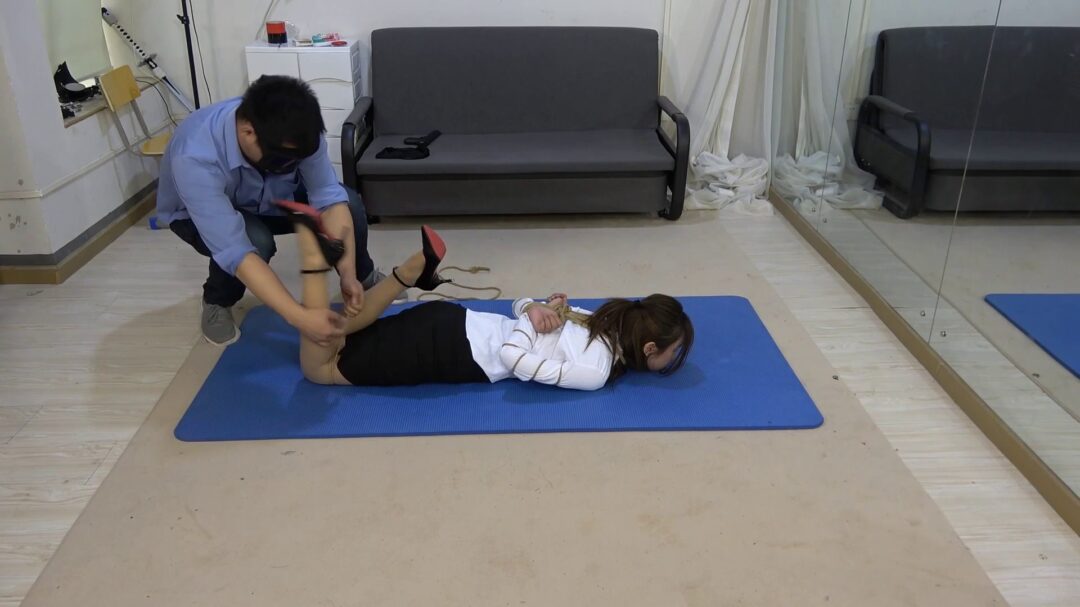 定拍笑容甜美的甘然-5