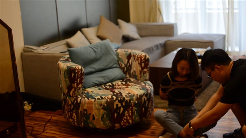 樱桃小嘴口水直流!~模特的第一次尝试~甜美女神的捆绑羞涩堵嘴-5