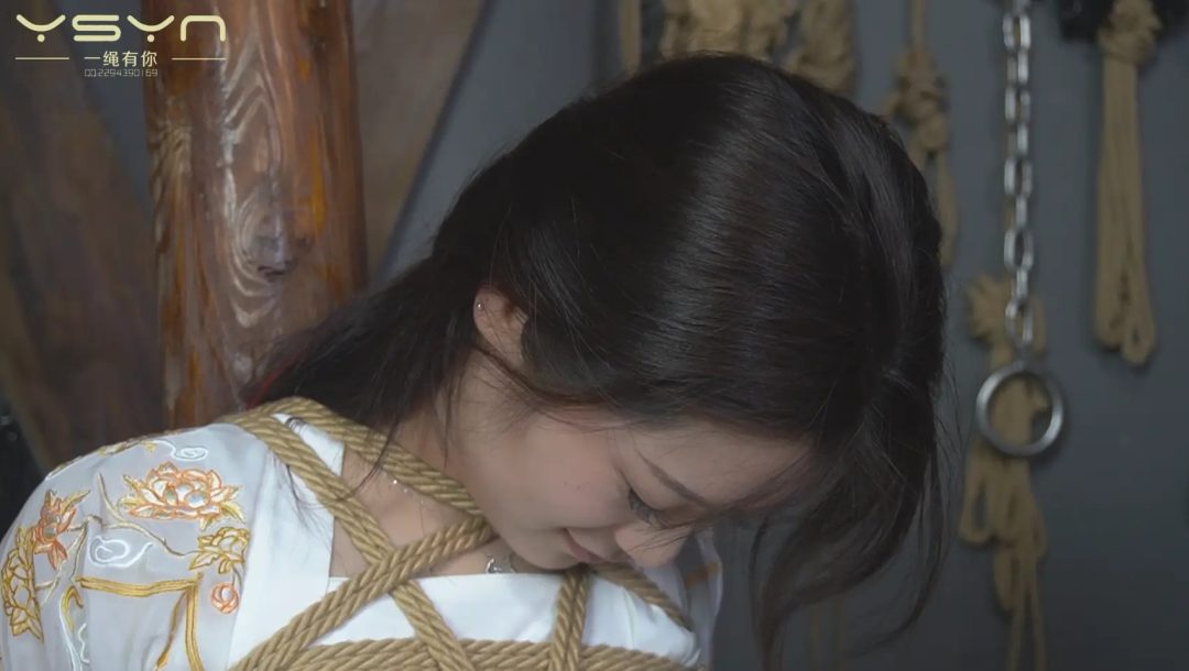 【毒案下的妻妾劫】王员外的大老婆被毒死二老婆（柳依）三老婆（柳亦菲）被押赴大堂受审大刑屈打成招签字画押-9