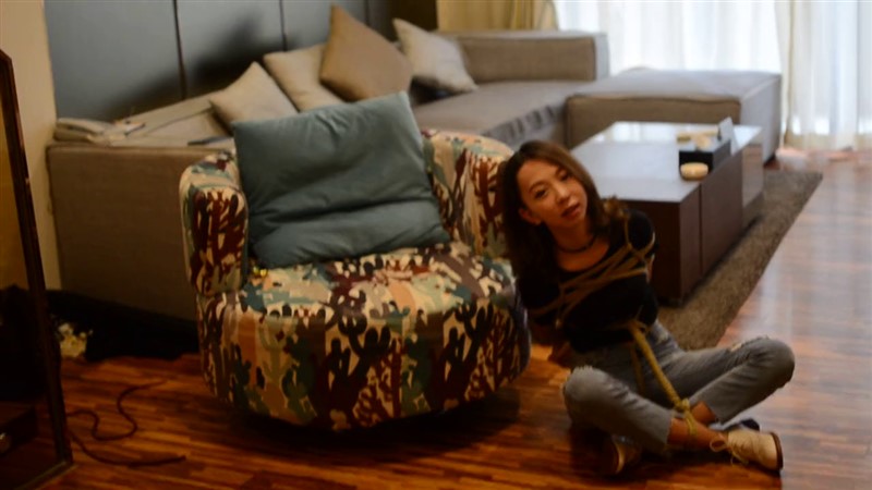 樱桃小嘴口水直流!~模特的第一次尝试~甜美女神的捆绑羞涩堵嘴-6