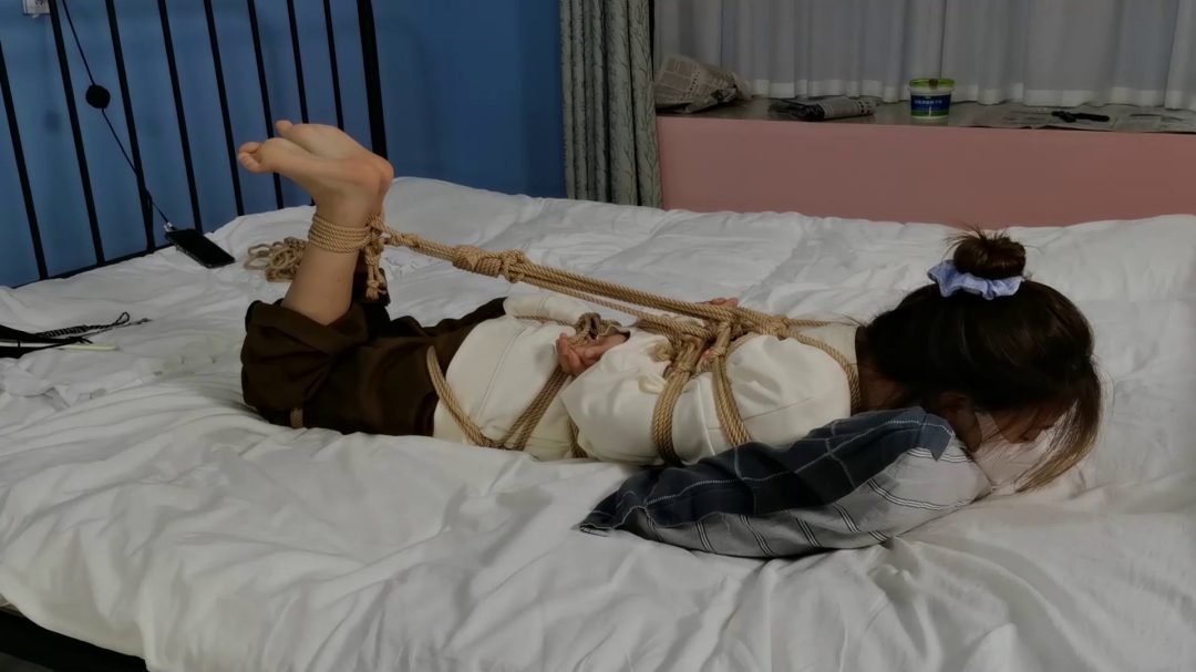 文文驷马玩足-5