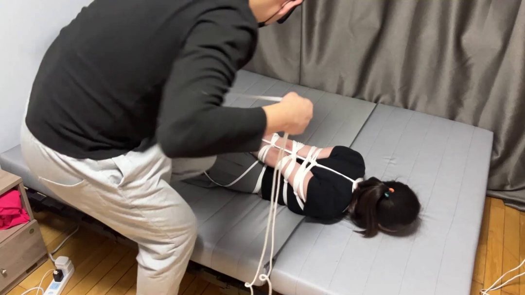 蛇缚驷马身材超好的晓欢妹子，绑到黑紫的并肘-6