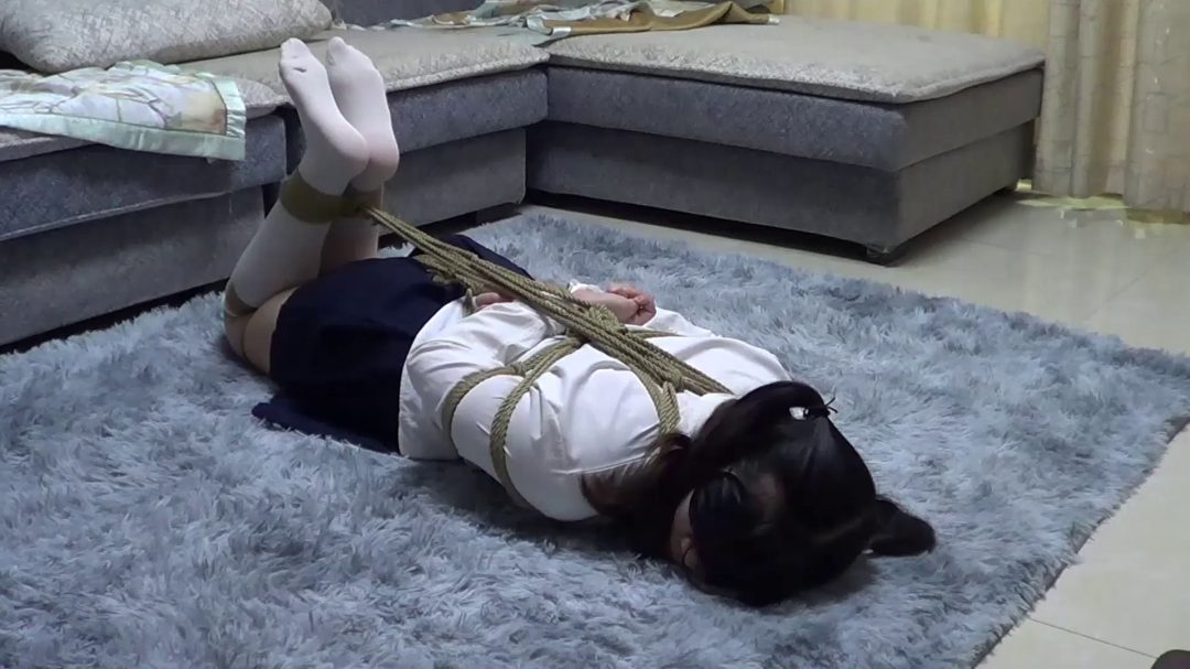 白丝JK双马尾玉箫妹妹 超紧驷马绑 蒙眼绑得快崩溃了-5